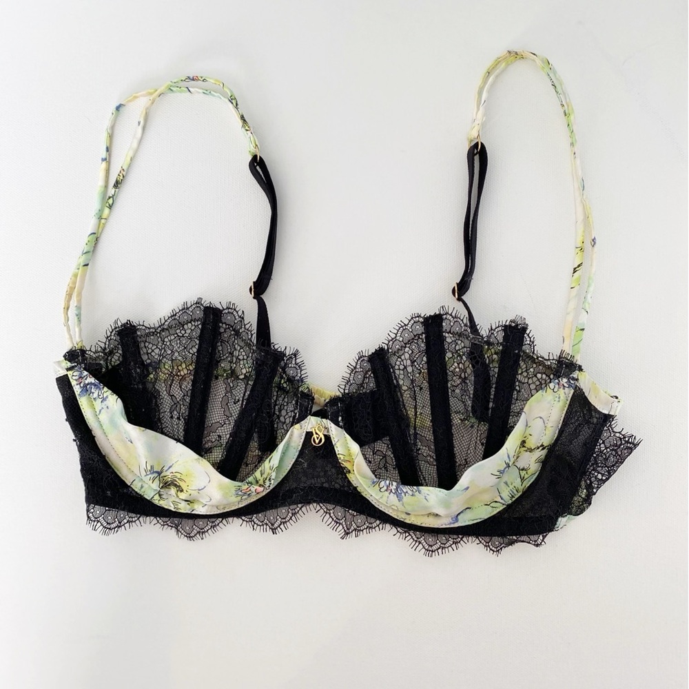 VICTORIA’S SECRET Balconette Demi lace bra
